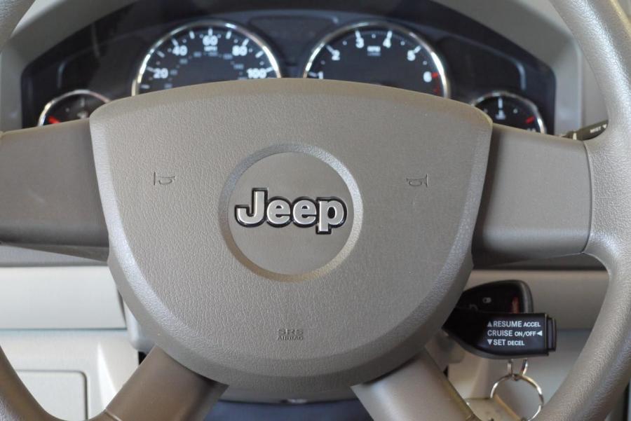  Jeep Liberty Sport 2010 года  (фото 22 из 37)
